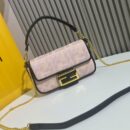 Fendi 小号 First 包，采用纳帕皮革，咖啡色