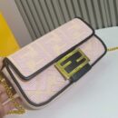 Fendi 小号 First 包，采用纳帕皮革，咖啡色