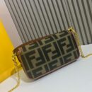 Fendi 小号 First 包，采用纳帕皮革，金色