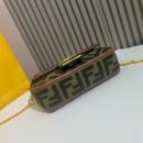 Fendi 小号 First 包，采用纳帕皮革，金色