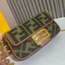 Fendi 小号 First 包，采用纳帕皮革，金色