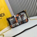 Fendi 中号 First 包，采用纳帕皮革，金色