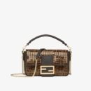 Fendi 小号 First 包，采用纳帕皮革，金色