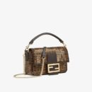 Fendi 小号 First 包，采用纳帕皮革，金色