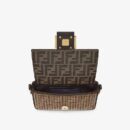 Fendi 小号 First 包，采用纳帕皮革，金色