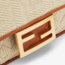 Fendi Moonlight 手袋，采用 ROMA 徽标小牛皮，灰色