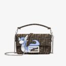 Fendi 中号法棍复刻包，鳄鱼皮，粉色