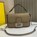 Fendi Nano F 小牛皮包，绿色