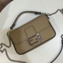 Fendi Nano F 小牛皮包，绿色