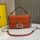 Fendi Nano F 小牛皮包，白色