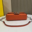Fendi Nano F 小牛皮包，白色