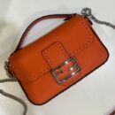 Fendi Nano F 小牛皮包，白色