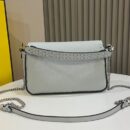 Fendi 中号法棍复刻包，鳄鱼皮，杏色