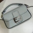 Fendi 中号法棍复刻包，鳄鱼皮，杏色