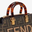 Fendi 中号法棍包，绿色拼接皮革