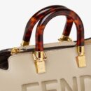 Fendi Nano First 包，采用纳帕皮革，米色
