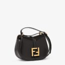 Fendi 中号法棍复刻包，鳄鱼皮，白色