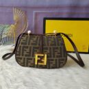 Fendi 中号 First 包，采用纳帕皮革，米色