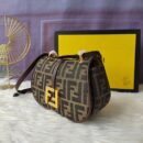 Fendi 中号 First 包，采用纳帕皮革，米色