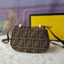 Fendi 中号 First 包，采用纳帕皮革，米色