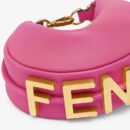 Fendi 紧凑型相机包，采用 FF 图案面料，棕色/咖啡色