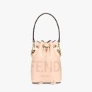 Fendi Mini Mon Tresor 水桶包，采用 ROMA 徽标樱桃色小牛皮