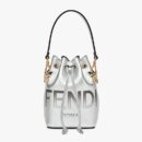 Fendi Mini Mon Tresor 水桶包，采用 ROMA 徽标小牛皮，银色