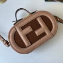 Fendi Mini O'Lock 相机包，采用小牛皮，灰色