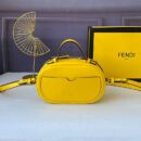 Fendi Moonlight 手袋，采用 ROMA 徽标小牛皮，灰色