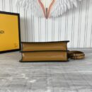 Fendi Mini Mon Tresor 水桶包，采用 FF 图案小牛皮，白色