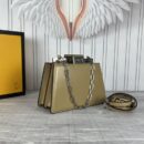 Fendi 中号 By The Way Boston 包，采用 ROMA 徽标小牛皮，黑色