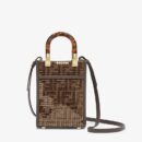 Fendi 中号 First 包，采用纳帕皮革，天蓝色
