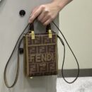 Fendi Nano Fendigraphy 小牛皮流浪包 薄荷绿