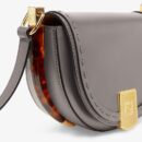 Fendi Moonlight 手袋，采用 ROMA 徽标小牛皮，灰色