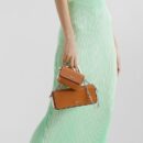 Fendi Mini O'Lock 相机包，采用小牛皮，棕色