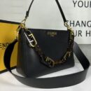 Fendi 中号法棍包，绿色拼接皮革