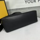 Fendi 中号法棍包，绿色拼接皮革