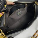 Fendi 中号法棍包，绿色拼接皮革