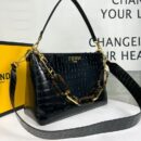 Fendi Mini Mon Tresor 水桶包，采用 FF 图案小牛皮，白色