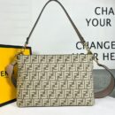 Fendi Nano F米色小牛皮包