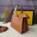 Fendi Moonlight 手袋，采用 ROMA 徽标小牛皮，黑色