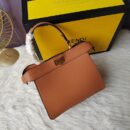 Fendi Moonlight 手袋，采用 ROMA 徽标小牛皮，黑色