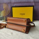 Fendi Moonlight 手袋，采用 ROMA 徽标小牛皮，黑色