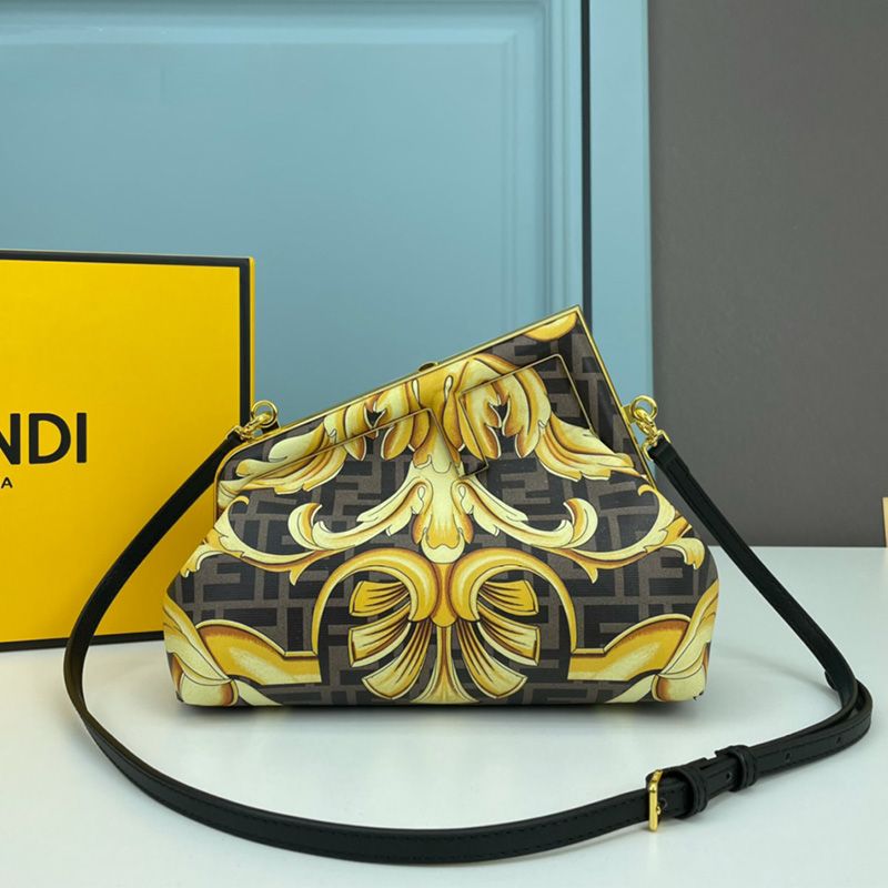 Fendi 小型 First 包，Fendace 巴洛克面料，棕色