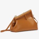 Fendi 中号鳄鱼皮法棍包，蓝色