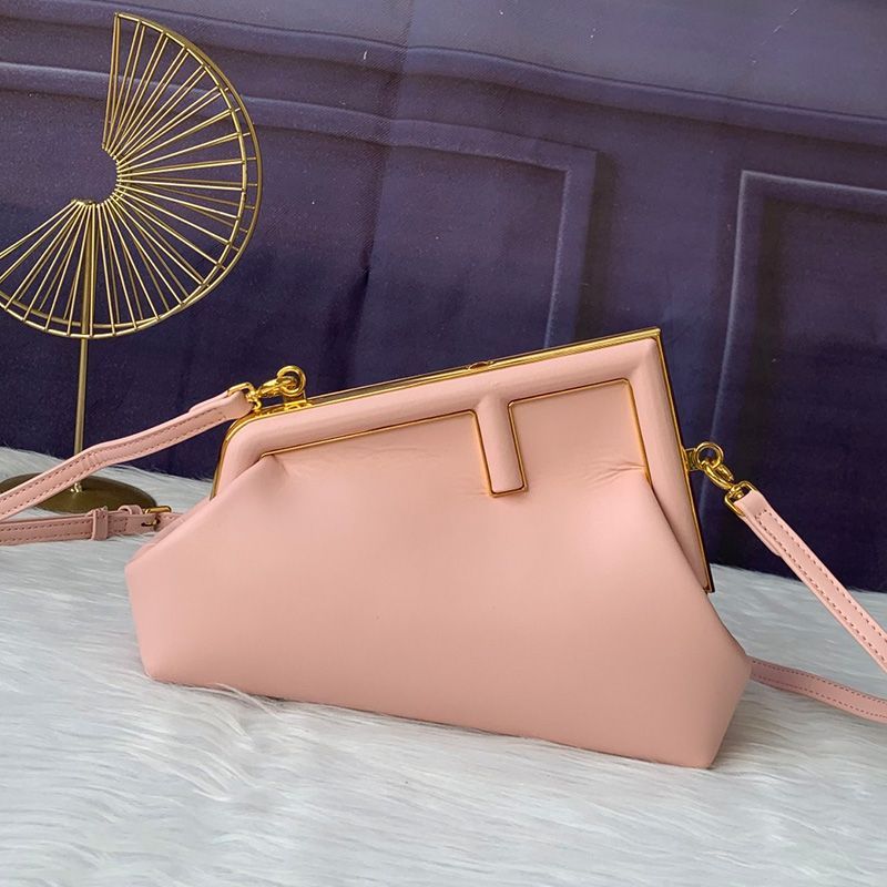 Fendi 小号 Fendigraphy 小牛皮流浪包 棕色