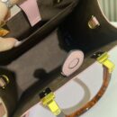 Fendi 中号法棍包，蓝色拼接皮革