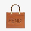 Fendi Mini Baguette 包，采用 FF 图案纳帕皮革，棕色