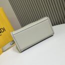 Fendi Mini Sunshine 购物袋，采用 ROMA 徽标小牛皮，灰色