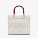 Fendi Mini Baguette 包，采用 FF 图案纳帕皮革，天蓝色